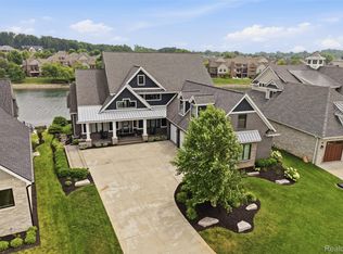 8377 Pier Point Ct, South Lyon, MI 48178