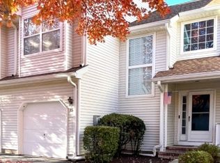 15 Weatherhill Rd, Hamburg, NJ 07419