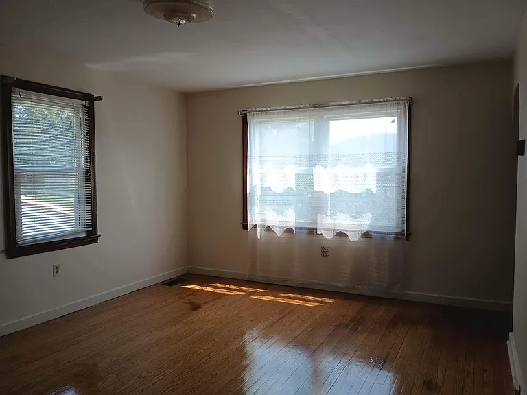 801 Duff Ave — Photo 10