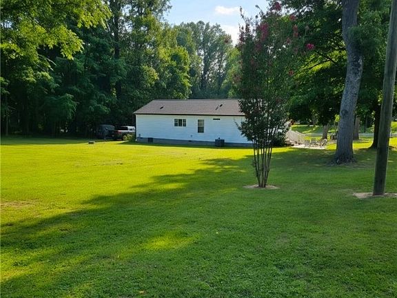 4th image of 64 Pine Rd