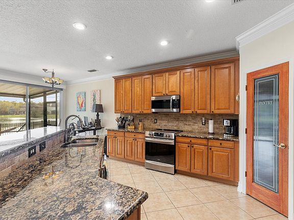 5th image of 1687 Majestic View Ln