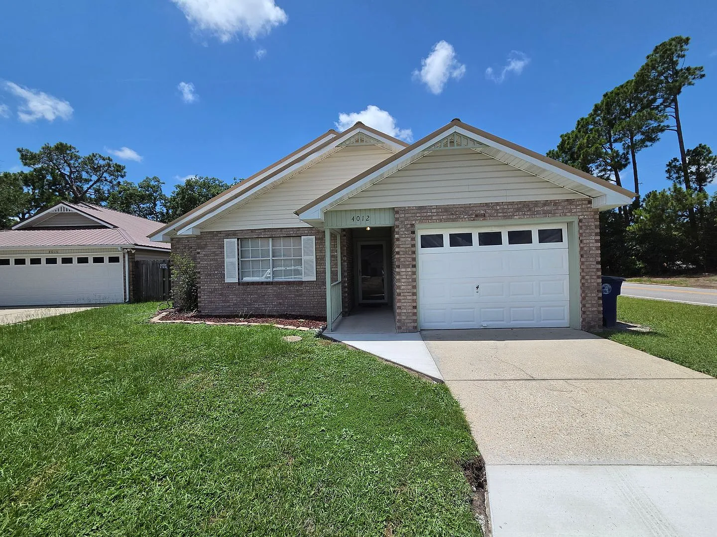 For Lease - 3 BR|2 BA Home, 1 Car Garage, Fenced — Photo 1