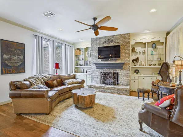 1632 Banbury Ln, Carrollton, TX 75006