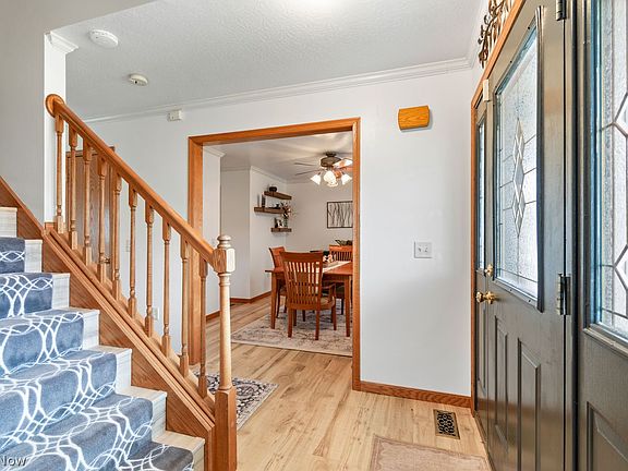 4th image of 380 Schoenbrunn Dr NE