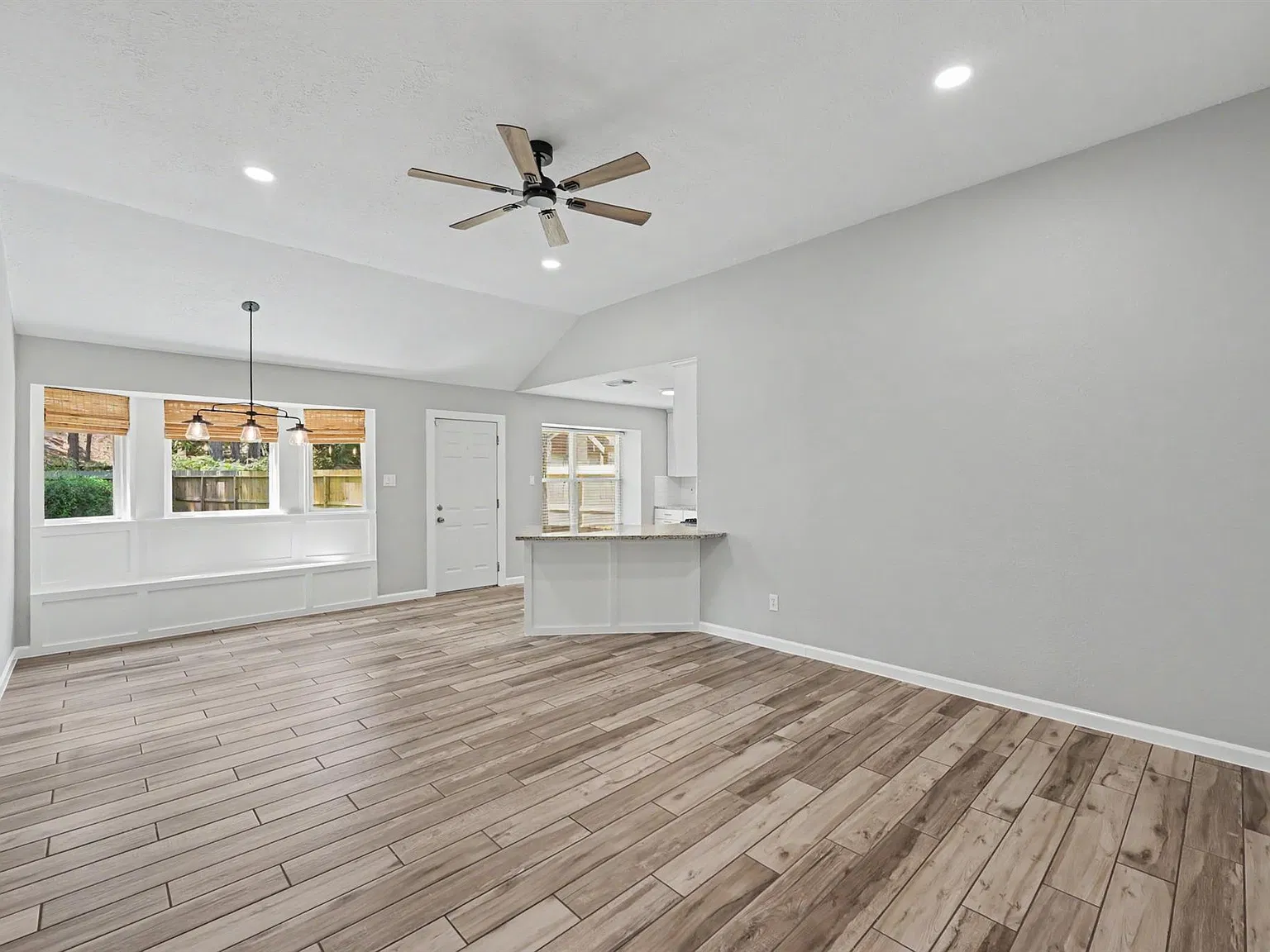 3 bed, 2.0 bath, 1287 sqft, $2,200 — Photo 3