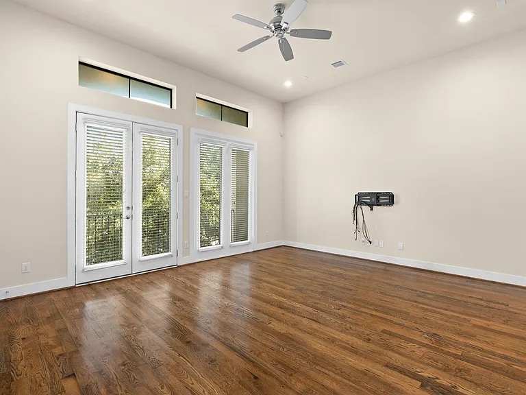 1212 W Dallas St — Photo 16