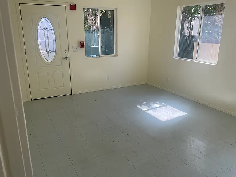 1412 W Jefferson Blvd — Photo 29