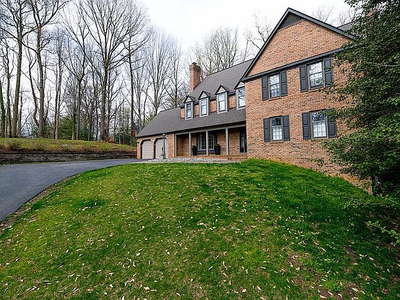 4th image of 16 Belleview Dr