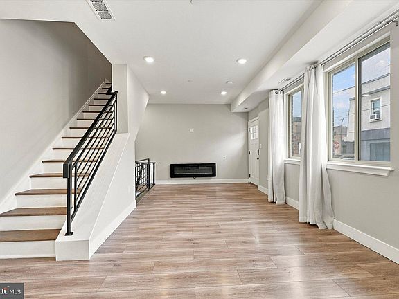 5th image of 2348 Mountain St