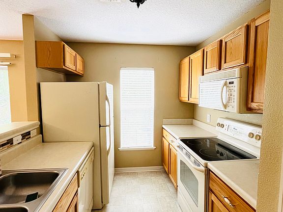 5th image of 4083 Dover Terrace Dr