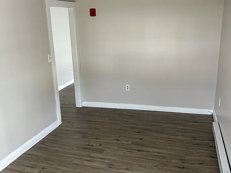 347 Main St — Photo 4