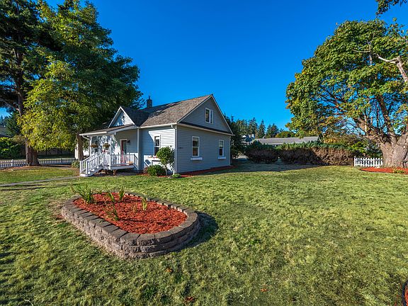 3rd image of 1011 SW Glenmont Ct