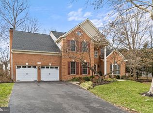 8040 Arcadian Shore Ct, Gainesville, VA 20155