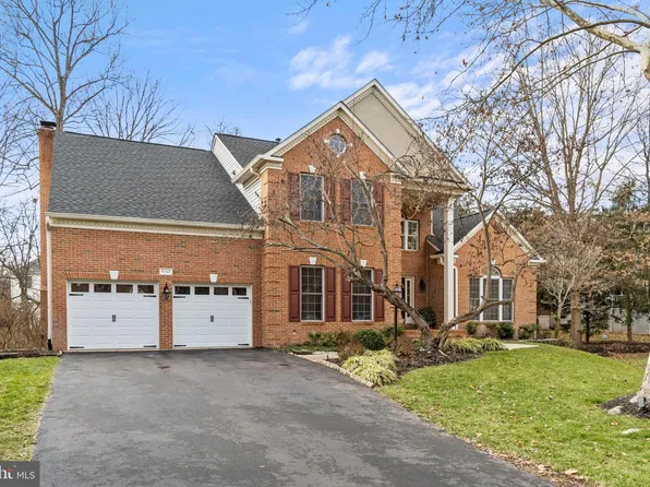 8040 Arcadian Shore Ct, Gainesville, VA 20155