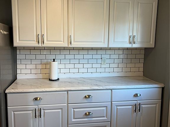 3rd image of 115 Ravenswood Pike