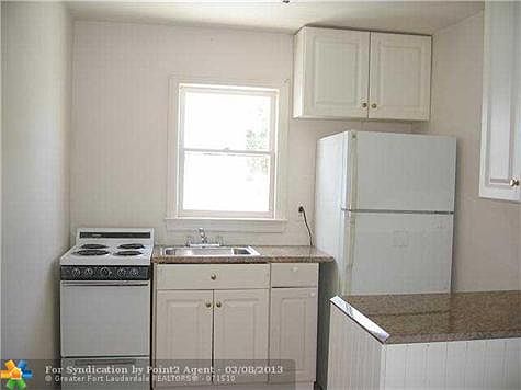 3rd image of 410 N C St #2