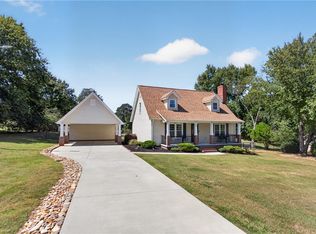 307 Country Gln, Pelzer, SC 29669