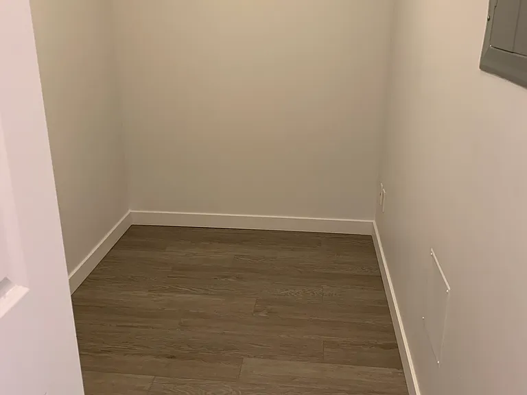 1420 Georgia St W — Photo 8