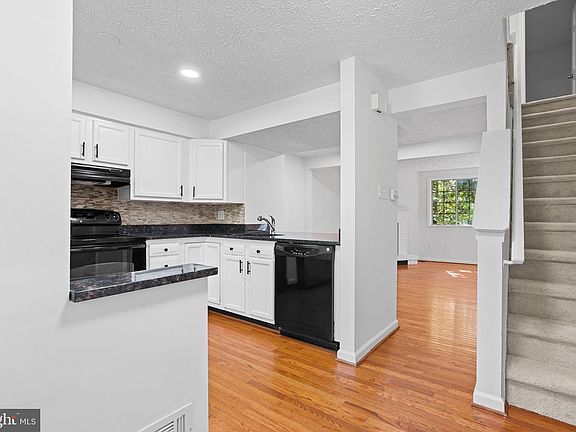 4th image of 8006 Grandview Ct