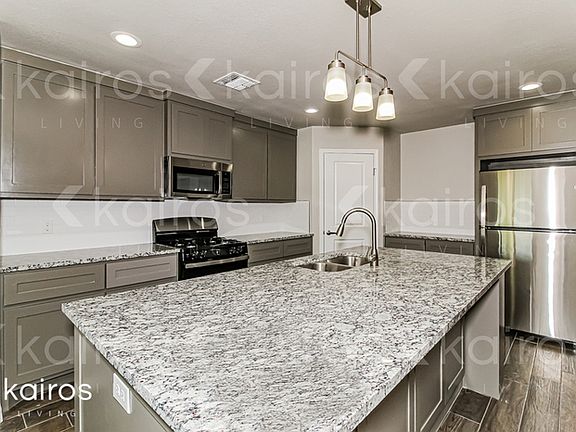 5th image of 2705 Destin Ave