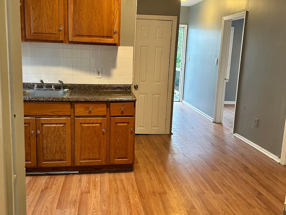 Eat-in kitchen