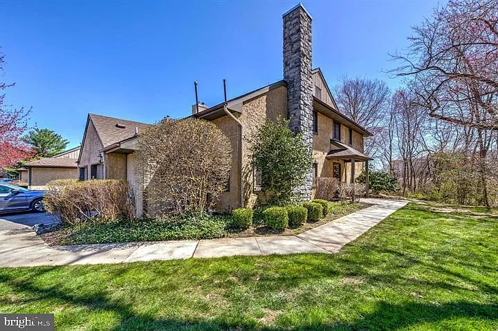17 Ashford Dr — Photo 2