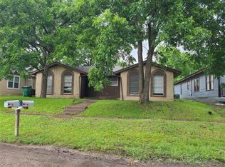 303 S Manson St, Wolfe City, TX 75496