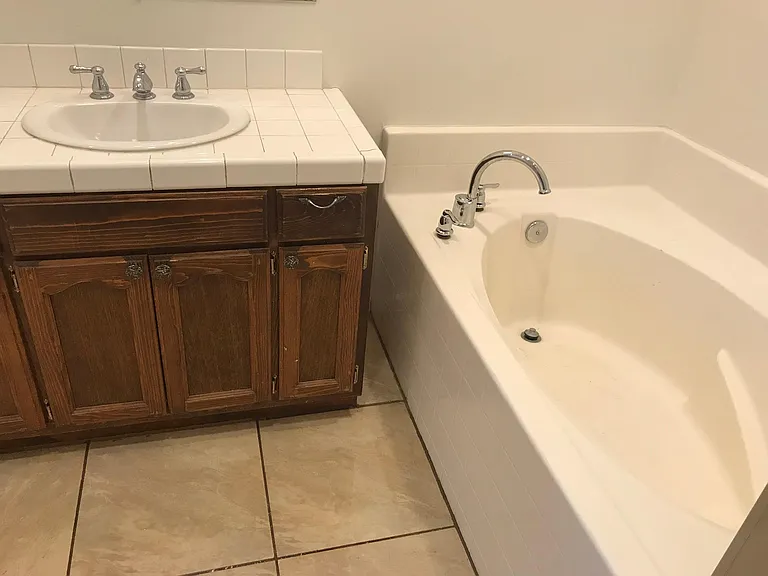 612 W Pillsbury St #102 — Photo 10