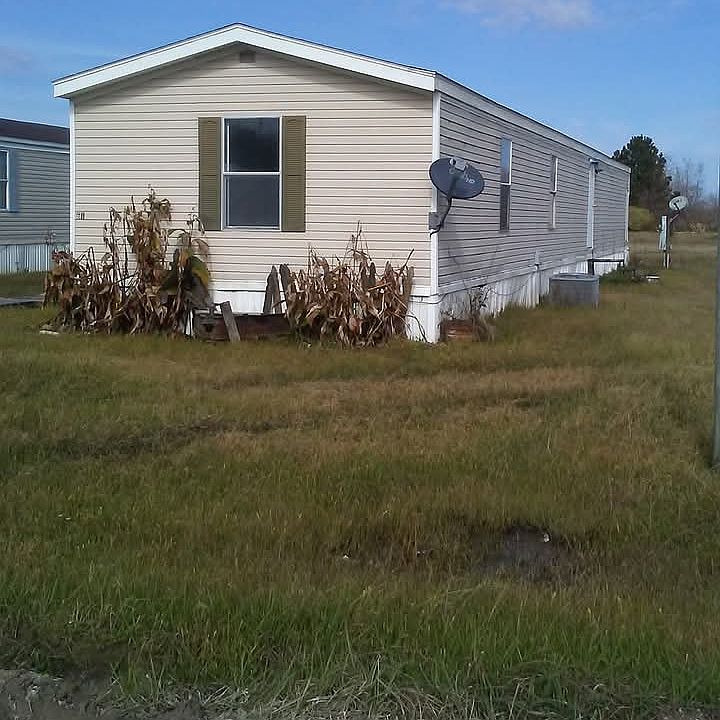 2nd image of 1112 Lebesque Rd