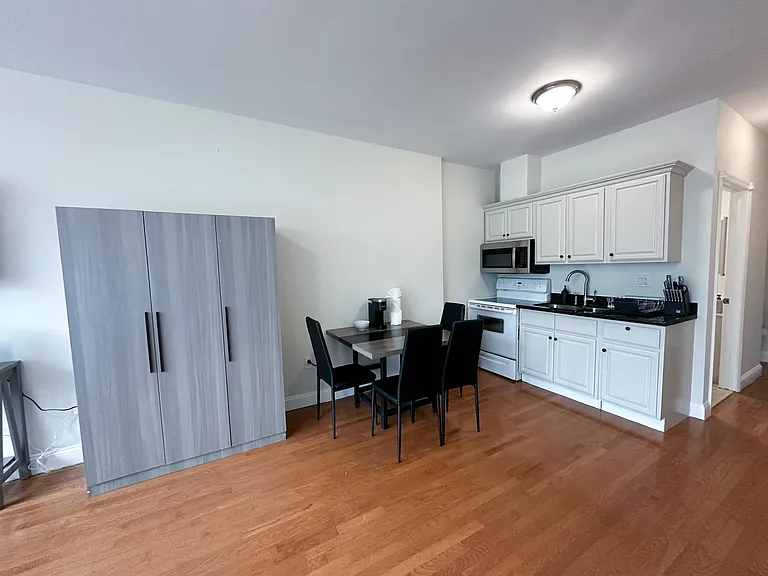 205 N 11th St #2 — Photo 18
