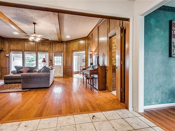 5th image of 1923 Kensington Dr