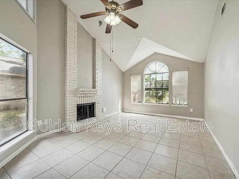 10743 Staghill Dr — Photo 2