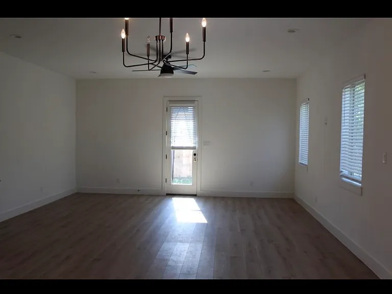 1630 E Davis Ave — Photo 12
