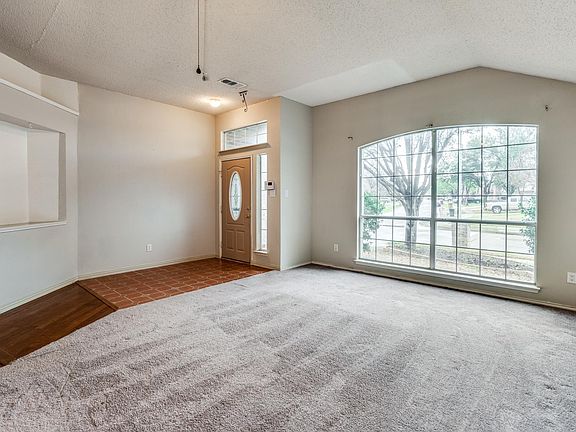 3rd image of 717 Silverbrook Dr