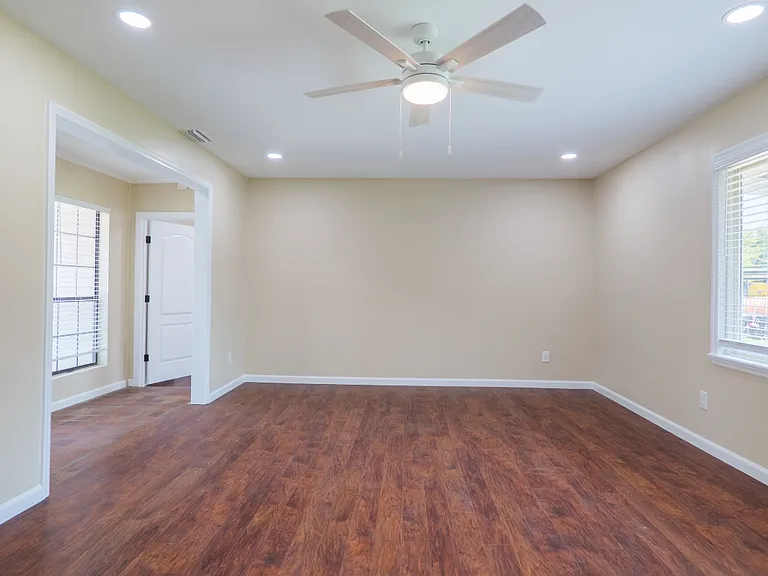 4104 Lantern Ln — Photo 2