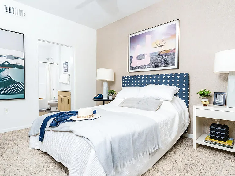 Cozy Bedroom with Plush Carpet and Ensuite Bathroom