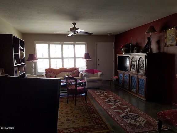 4th image of 9511 W Willowbrook Dr
