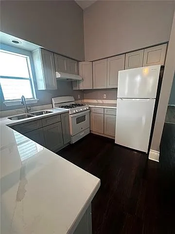 924 Washington Ave — Photo 2