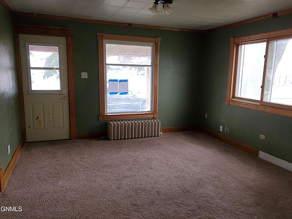 4th image of 341 W Broadway St