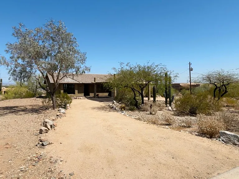 1750 W Pearce Rd — Photo 4