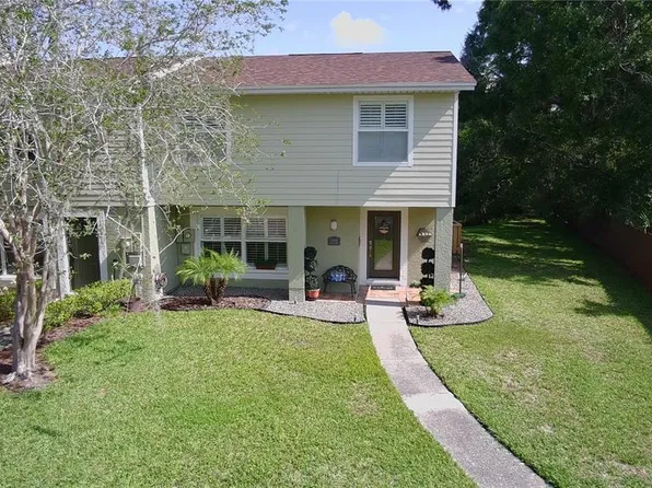 15515 Morning Dr, Lutz, FL 33559