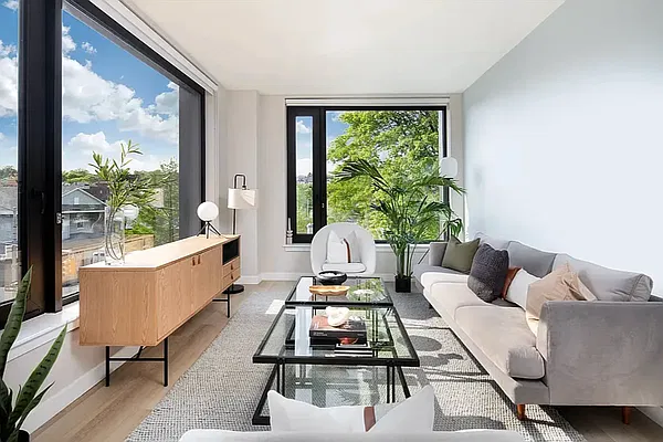 Living room, photo 2