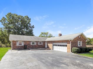 100 Chriswood Ave, Thomasville, NC 27360