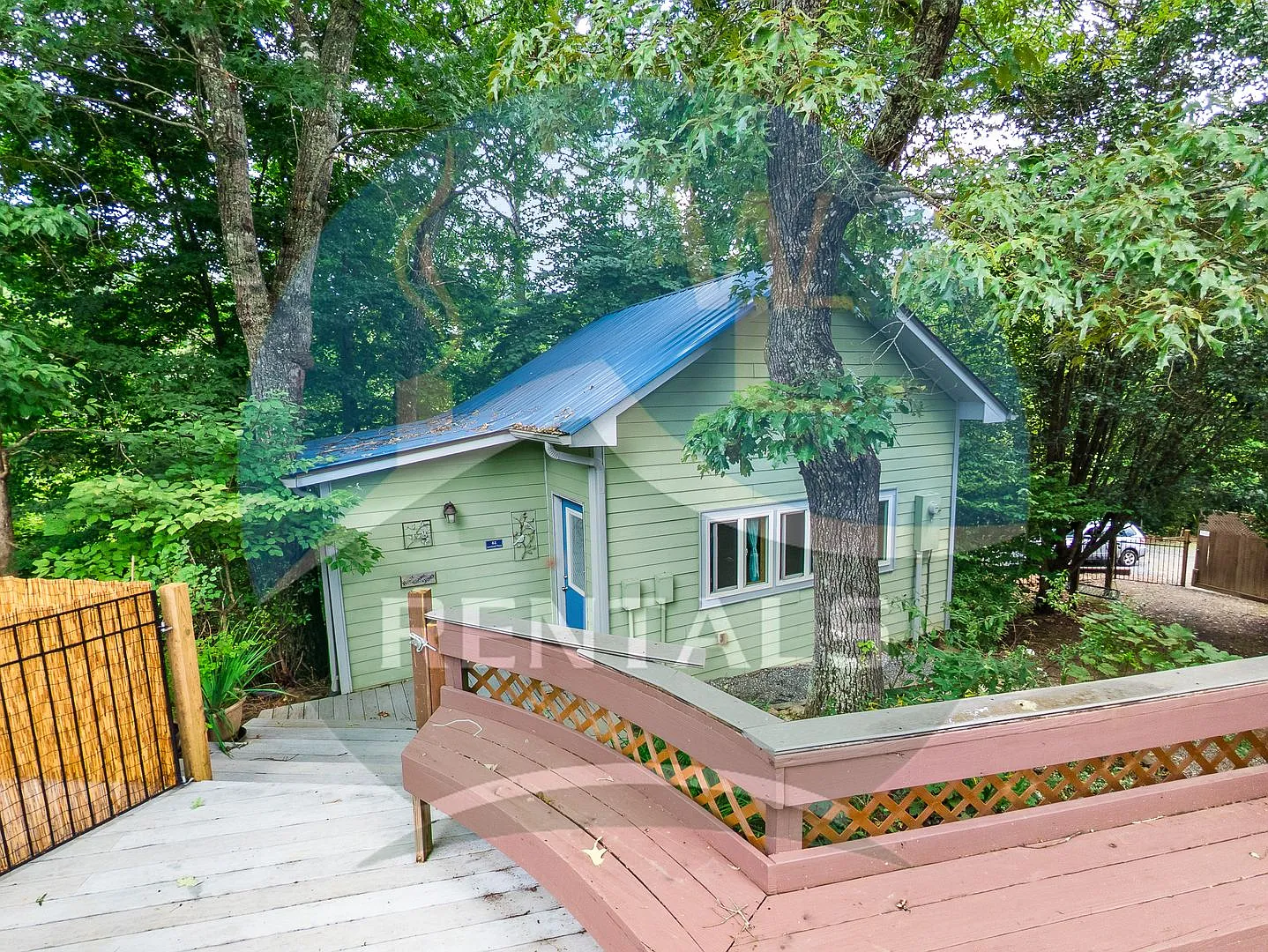 Peaceful Living, Convenient Location - Cabin in the woods with walking trails in Whittier NC! — Photo 1