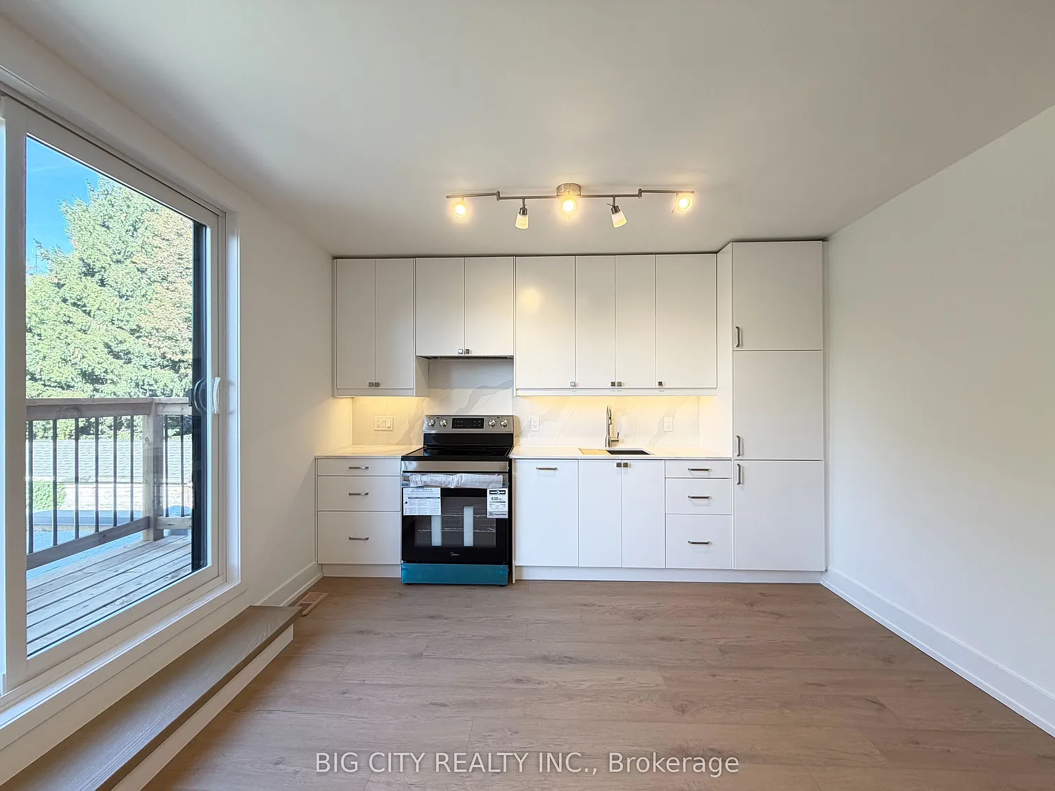 2 bed, $2,000 — Photo 4
