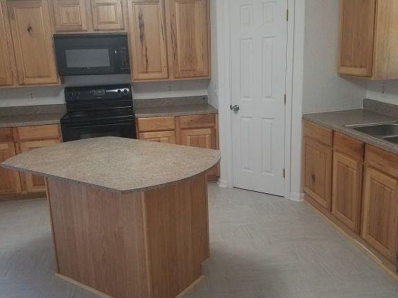 3rd image of 156 Cortez Dr