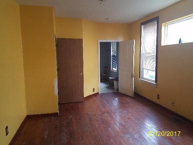 2nd image of 136 Gordon Ave