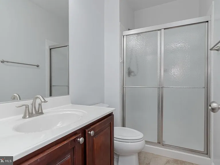 Full bathroom in basement