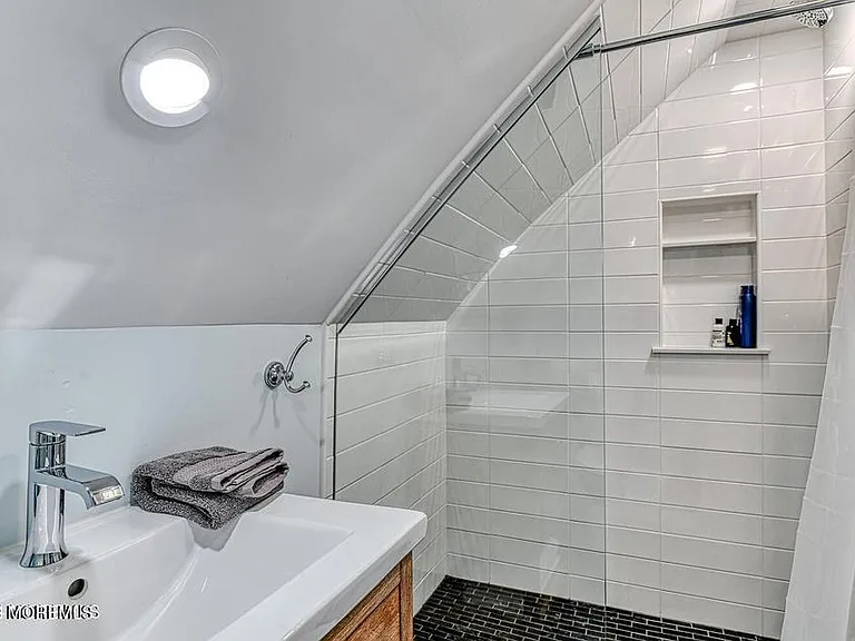 328 Newark Ave #2 — Photo 22