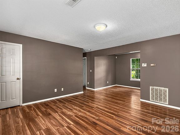 5th image of 321 Virginia Ave